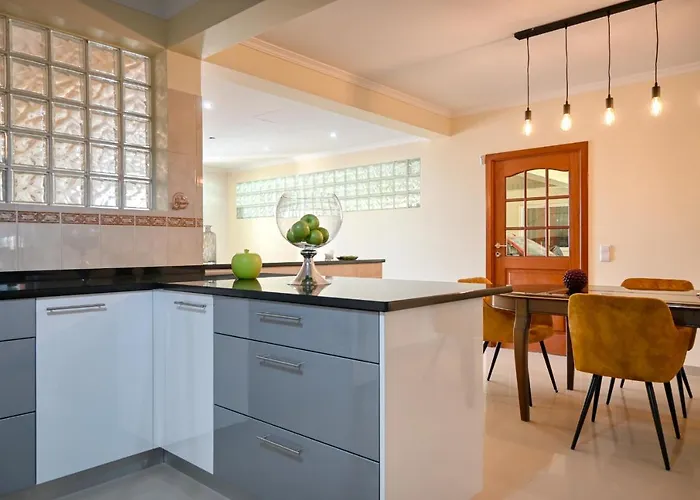 Mendonca, A In Madeira Vila Canhas