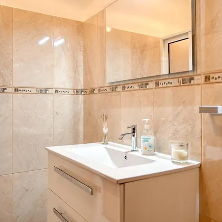 Mendonca, A In Madeira Canhas